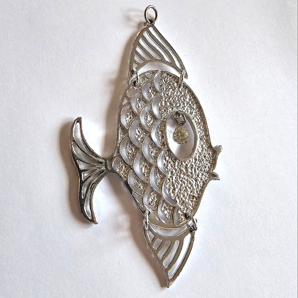 Big vintage fish pendant silver tone articulated beach tropical nautical
